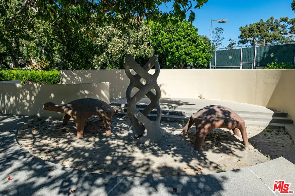 Los Angeles, California 90067, United States, 2 Bedrooms Bedrooms, ,2 BathroomsBathrooms,Residential,Active,247527