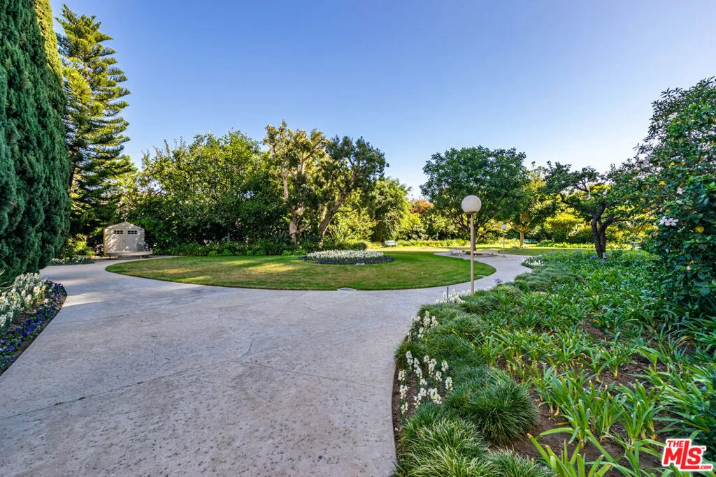 Los Angeles, California 90067, United States, 2 Bedrooms Bedrooms, ,2 BathroomsBathrooms,Residential,Active,247527