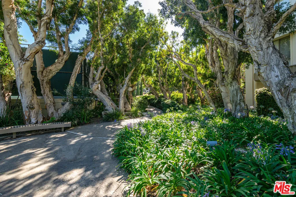 Los Angeles, California 90067, United States, 2 Bedrooms Bedrooms, ,2 BathroomsBathrooms,Residential,Active,247527