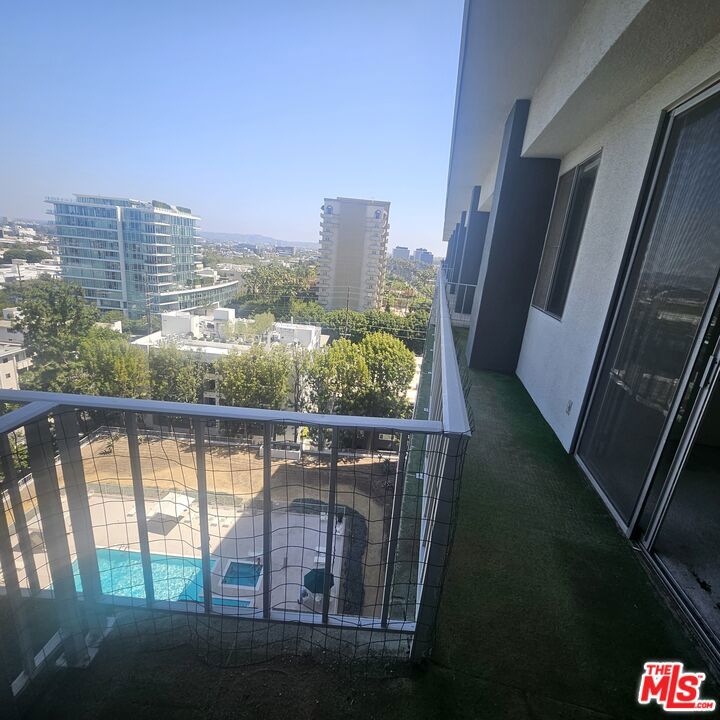 100 S Doheny Drive 1009