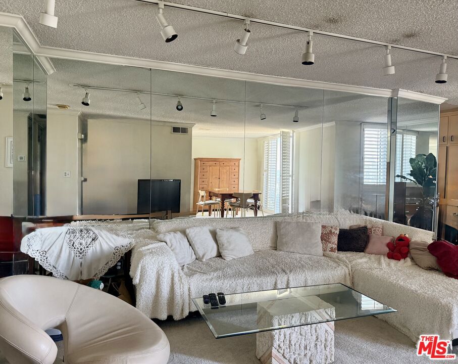 100 S Doheny Drive 1009