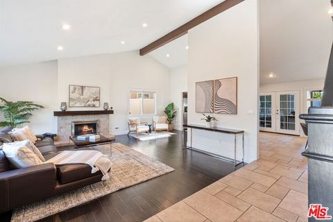 6331 Geyser Avenue Tarzana CA 91335
