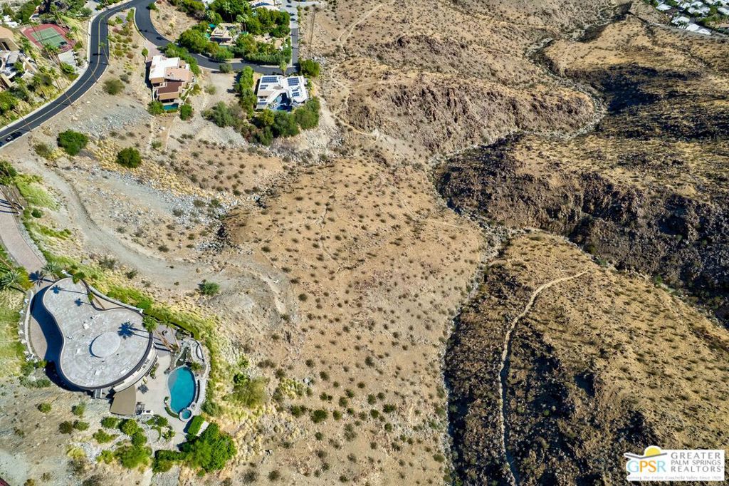 2390 Southridge Dr