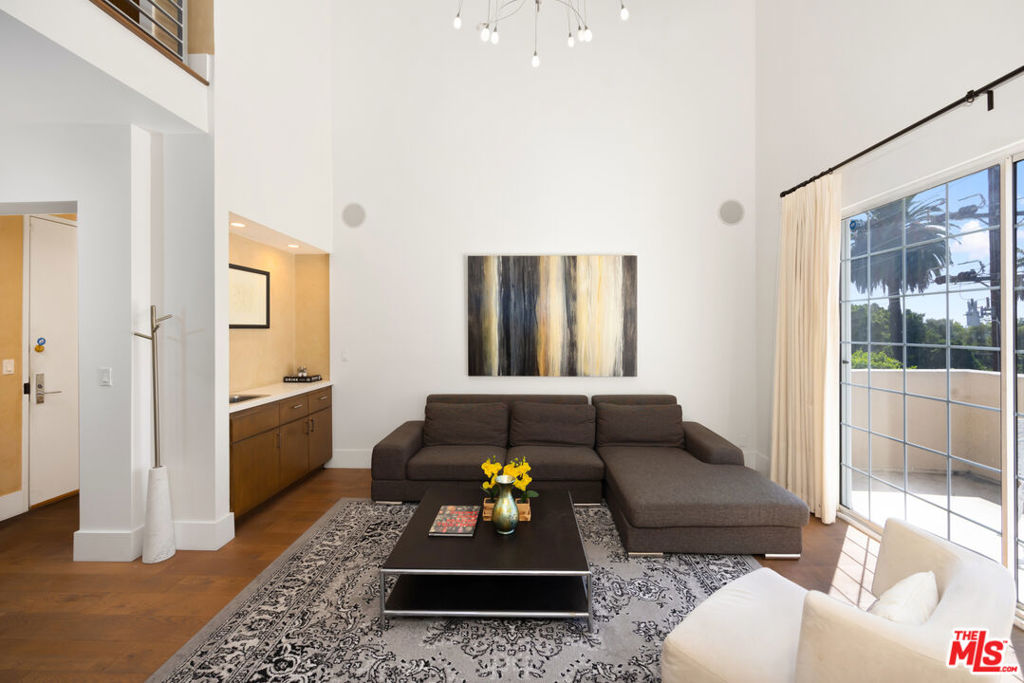930 N Doheny Drive 412