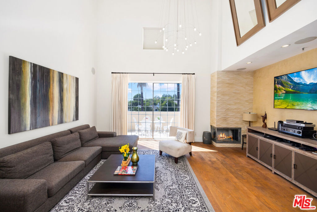 930 N Doheny Drive 412