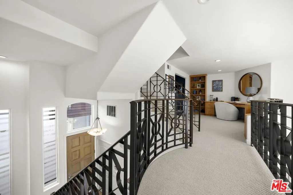 Santa Monica, California 90404, United States, 2 Bedrooms Bedrooms, ,3 BathroomsBathrooms,Residential,Active,217576