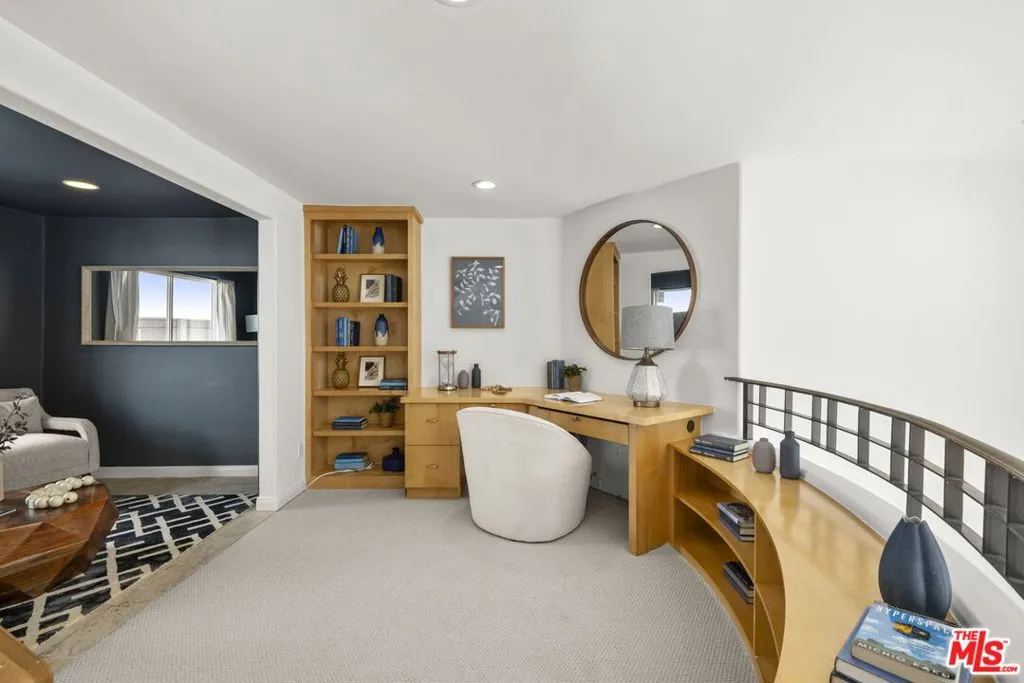 Santa Monica, California 90404, United States, 2 Bedrooms Bedrooms, ,3 BathroomsBathrooms,Residential,Active,217576