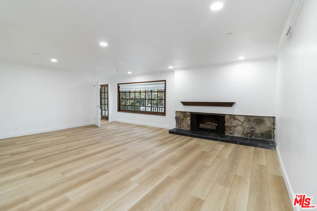 975 Valley Vista Drive