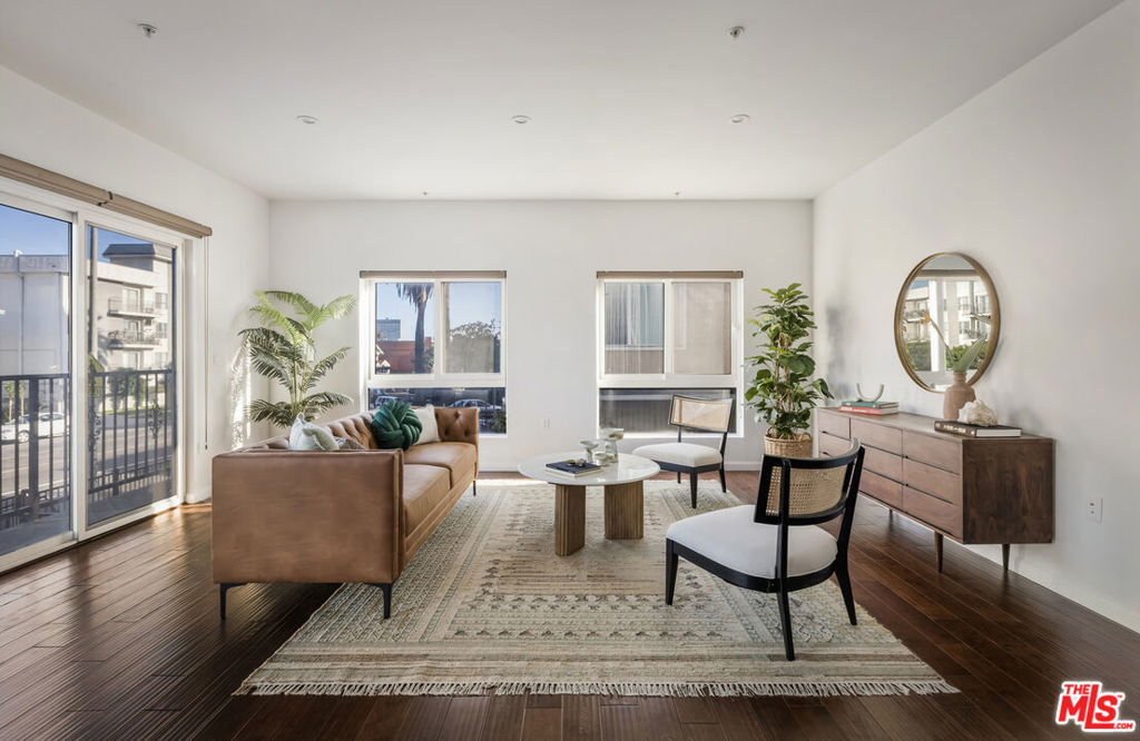 155 S Oxford Avenue 201