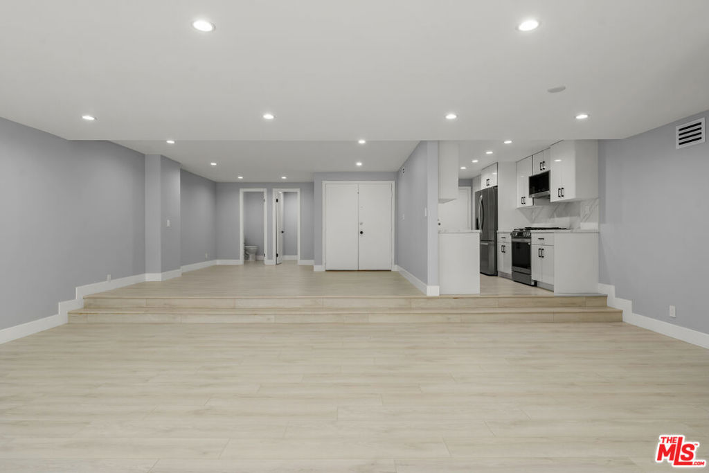 441 N Oakhurst Drive 206