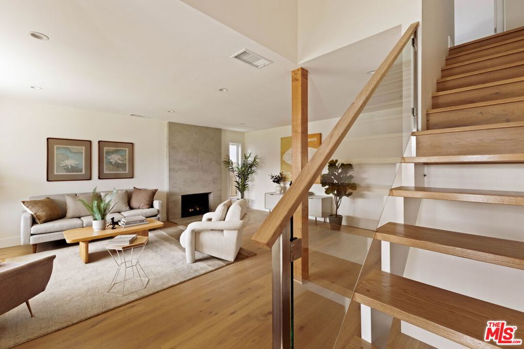 5116 Lindblade Drive