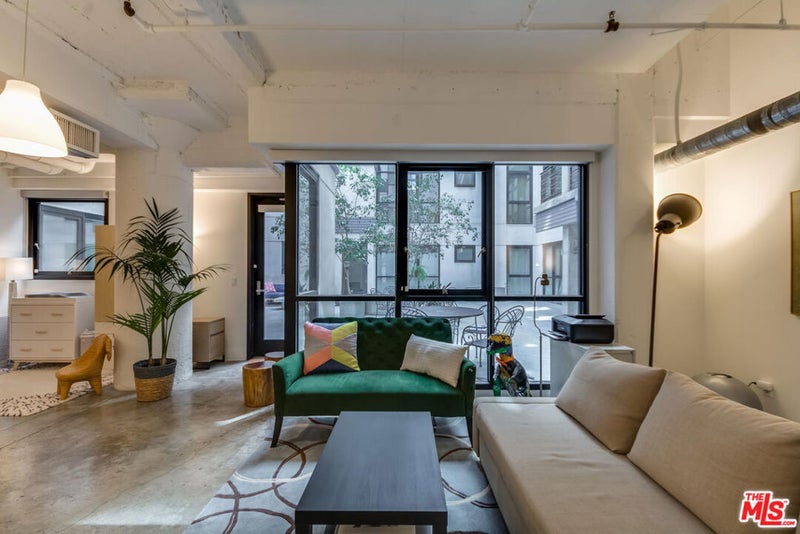 330 W 11th Street C03