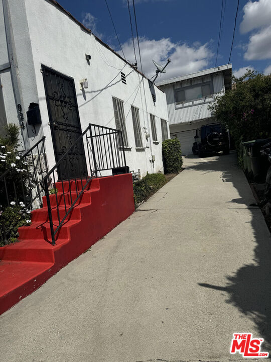 924 N Chester Avenue