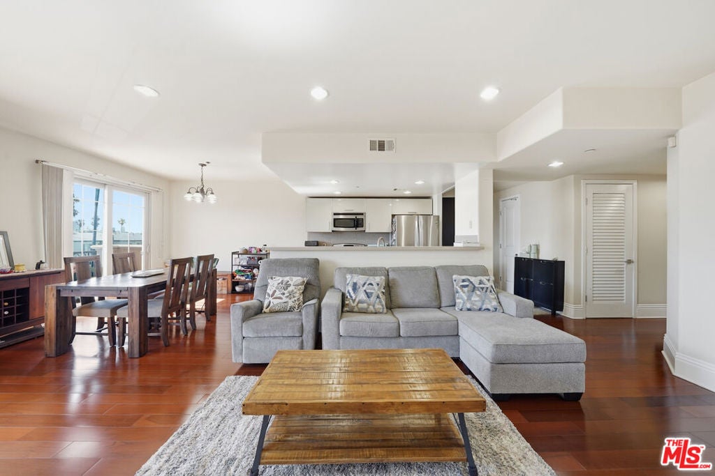 147 N Berendo Street 301