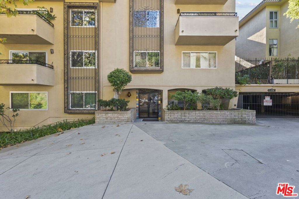 6752 Hillpark Drive 202