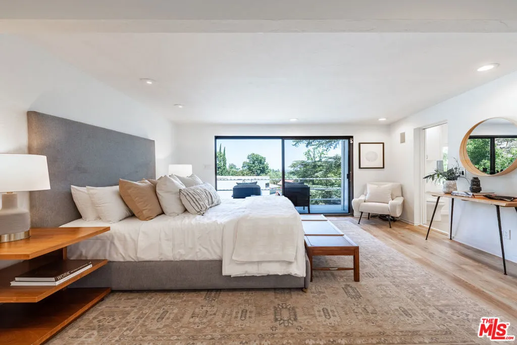 Sherman Oaks, California 91403, United States, 3 Bedrooms Bedrooms, ,2 BathroomsBathrooms,Residential,Active,170515