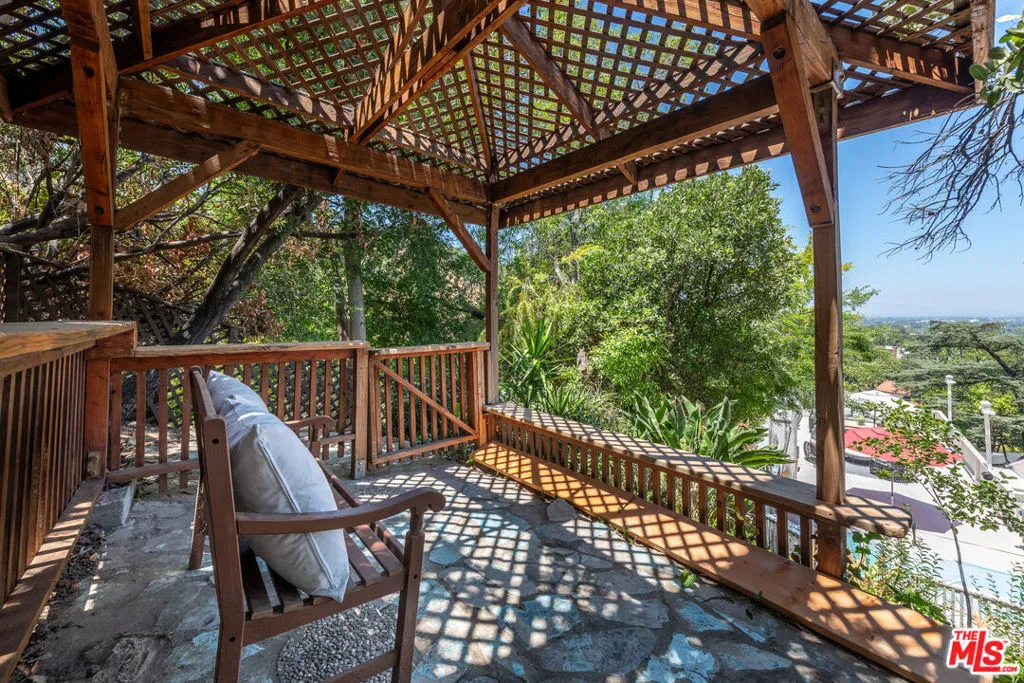 Sherman Oaks, California 91403, United States, 3 Bedrooms Bedrooms, ,2 BathroomsBathrooms,Residential,Active,170515