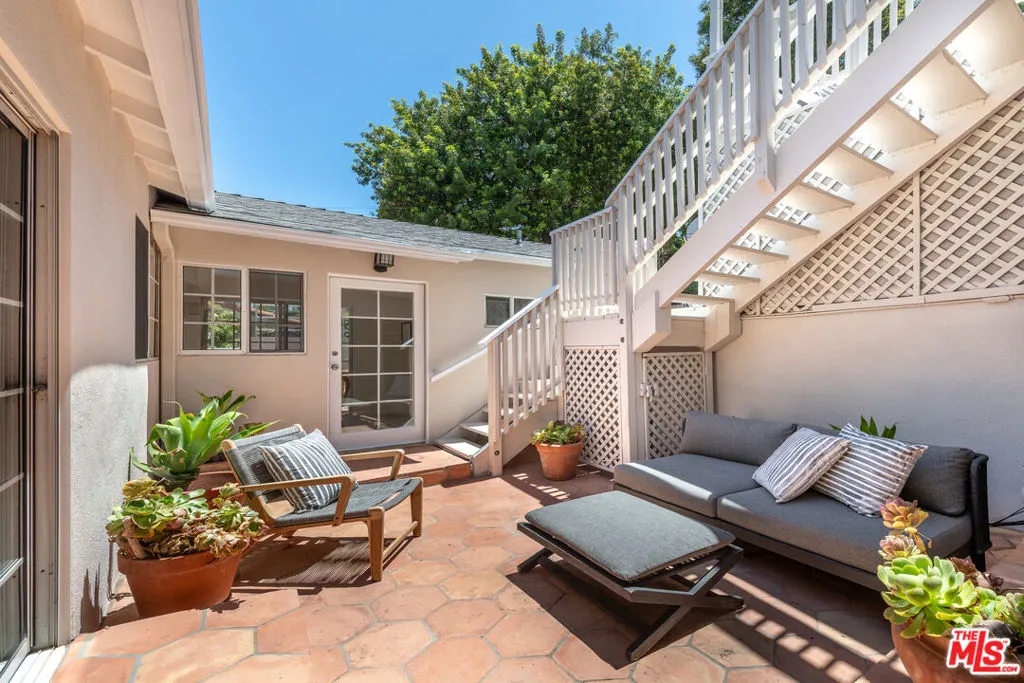 Sherman Oaks, California 91403, United States, 3 Bedrooms Bedrooms, ,2 BathroomsBathrooms,Residential,Active,170515