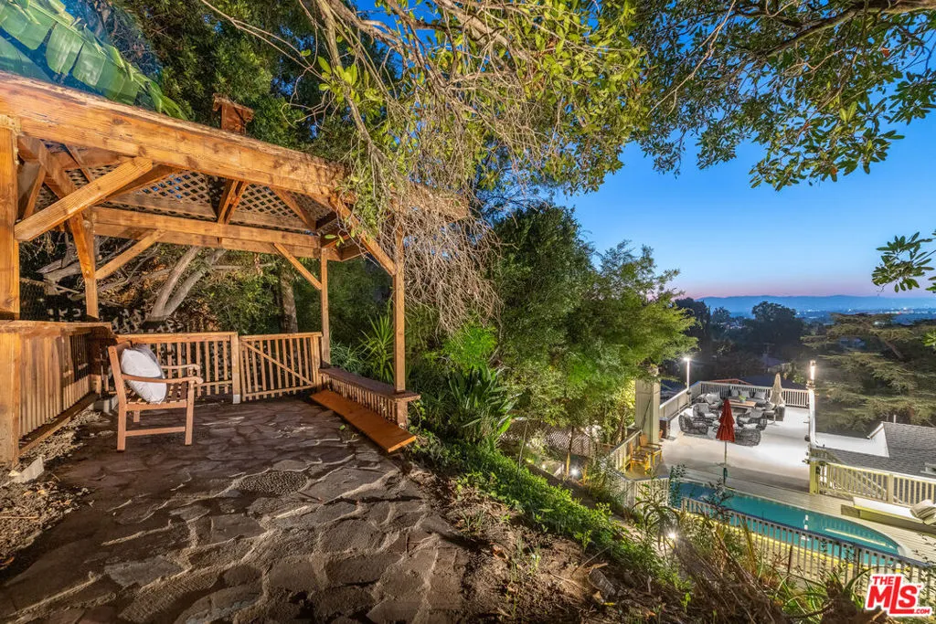 Sherman Oaks, California 91403, United States, 3 Bedrooms Bedrooms, ,2 BathroomsBathrooms,Residential,Active,170515