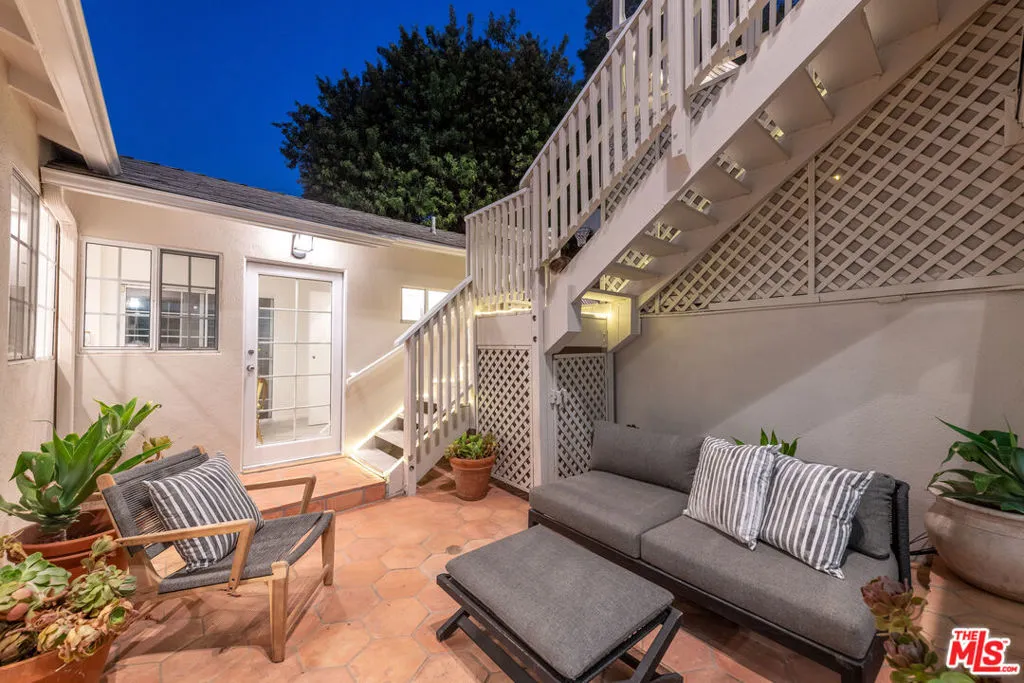 Sherman Oaks, California 91403, United States, 3 Bedrooms Bedrooms, ,2 BathroomsBathrooms,Residential,Active,170515