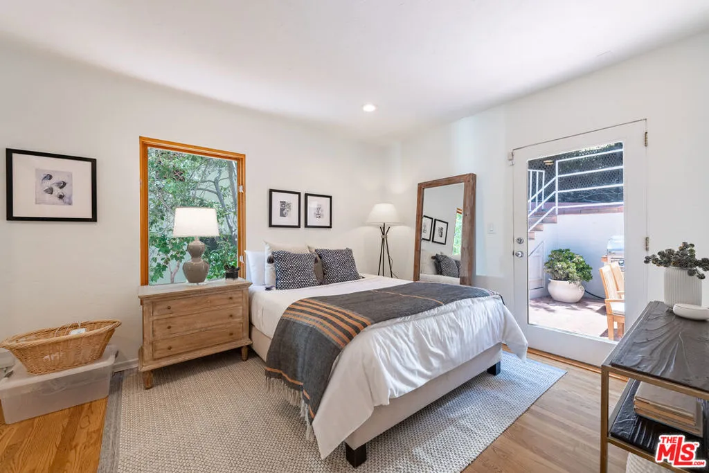 Sherman Oaks, California 91403, United States, 3 Bedrooms Bedrooms, ,2 BathroomsBathrooms,Residential,Active,170515