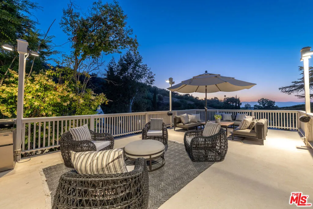 Sherman Oaks, California 91403, United States, 3 Bedrooms Bedrooms, ,2 BathroomsBathrooms,Residential,Active,170515