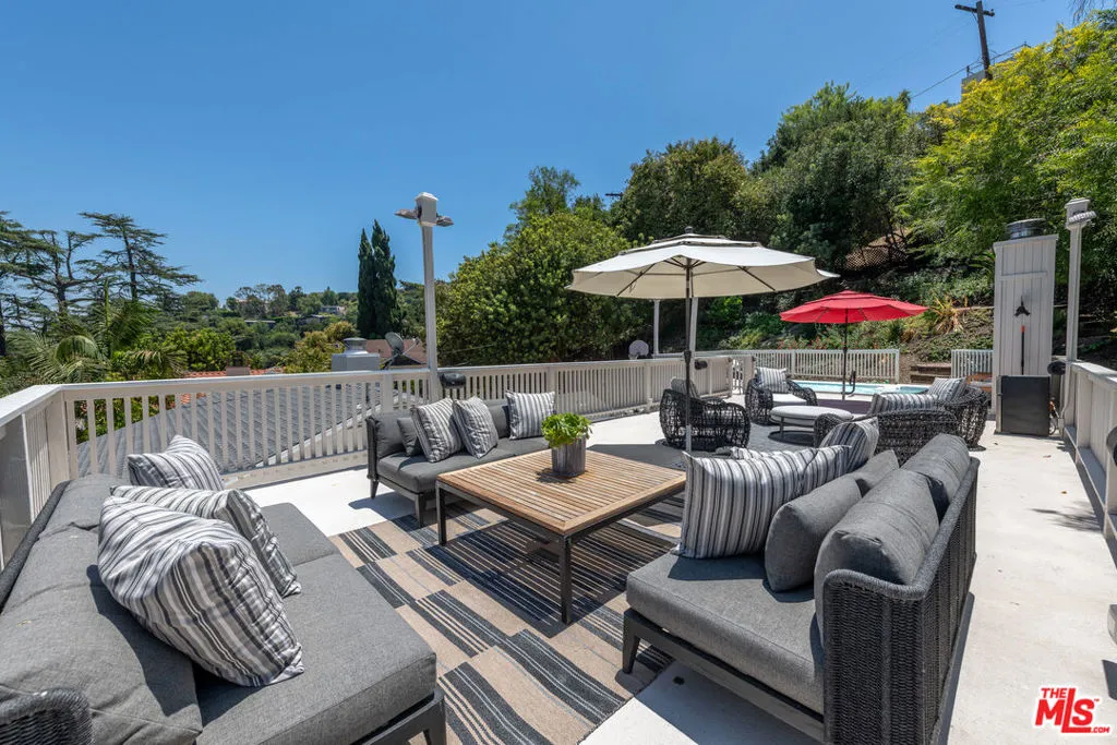 Sherman Oaks, California 91403, United States, 3 Bedrooms Bedrooms, ,2 BathroomsBathrooms,Residential,Active,170515