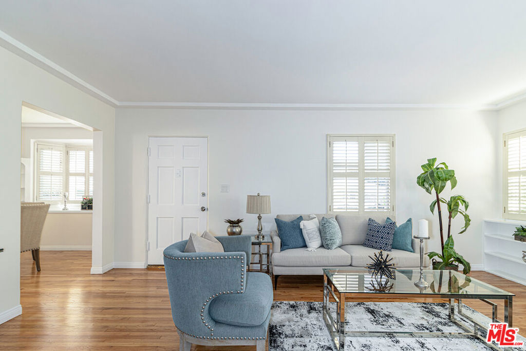 3217 Oakhurst Avenue