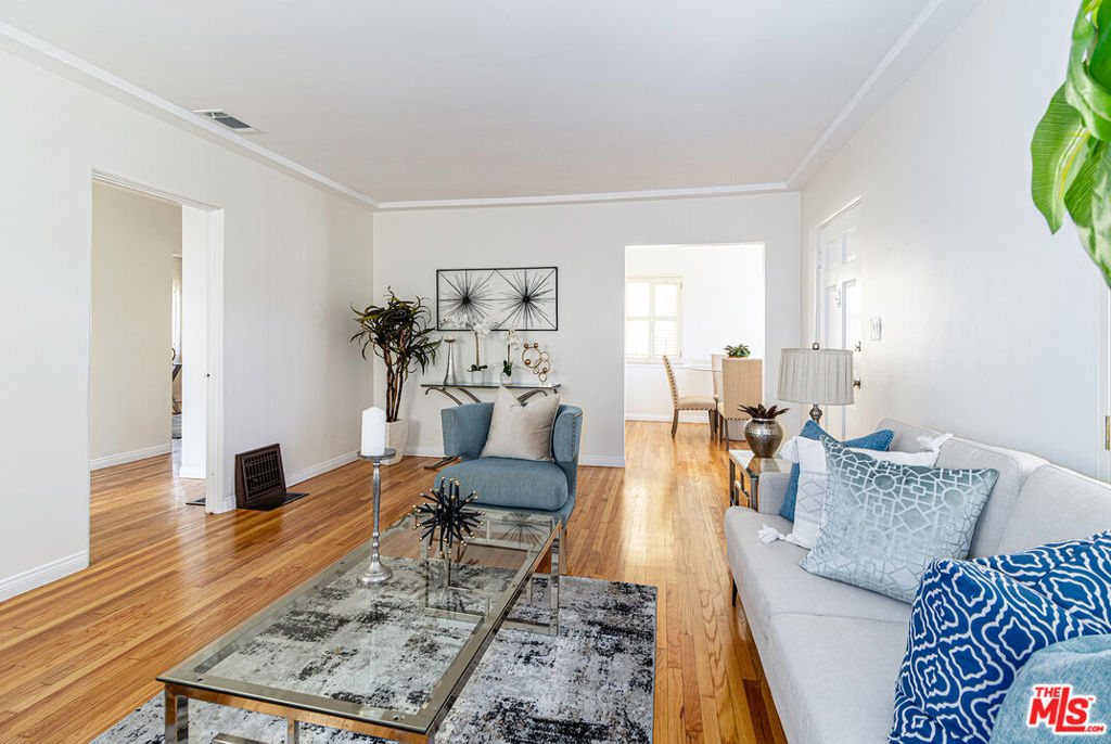 3217 Oakhurst Avenue