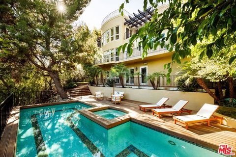 2505 Bowmont Drive Beverly Hills CA 90210