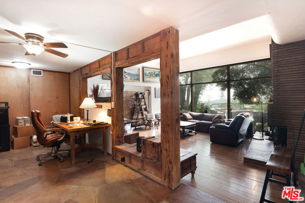 3201 Benedict Canyon Drive