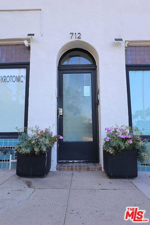 710 N Van Ness Avenue