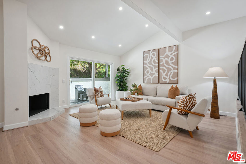 17109 Palisades Circle