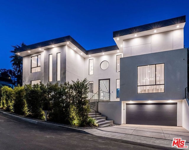 12119 Travis Street, Los Angeles