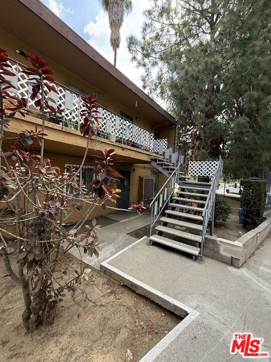 281 S Avenue 52