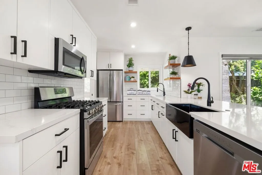 Encino, California 91436, United States, 3 Bedrooms Bedrooms, ,3 BathroomsBathrooms,Residential,Active,185824