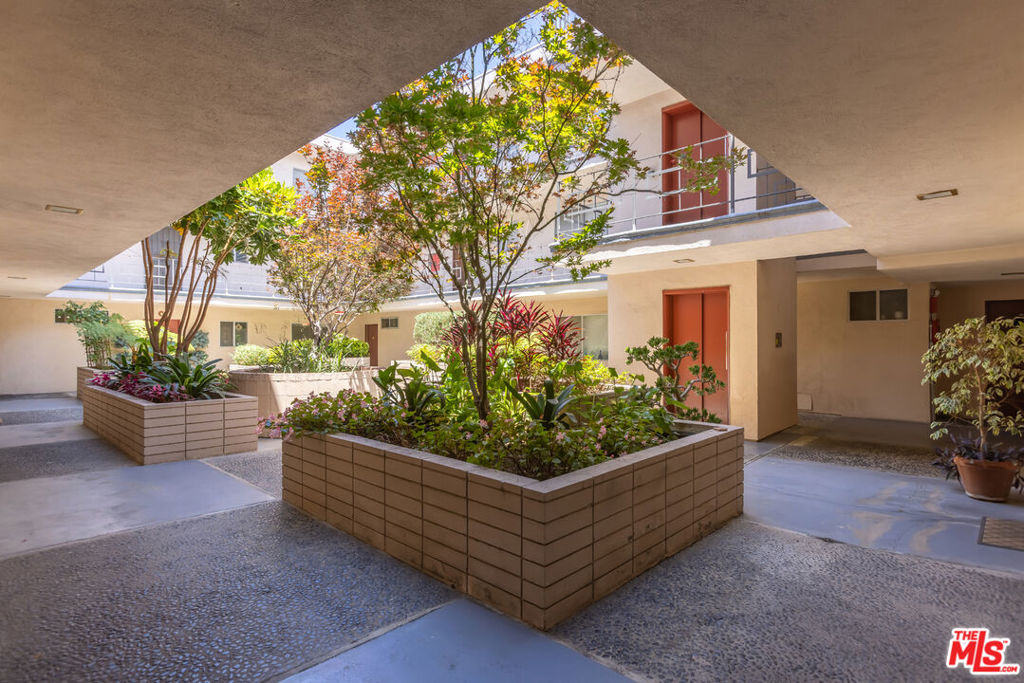 1955 Tamarind Avenue 2