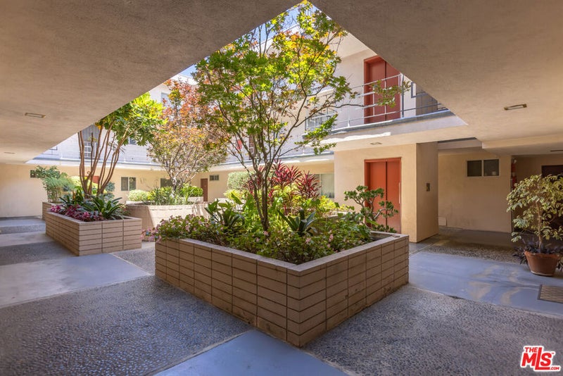 1955 Tamarind Avenue 2