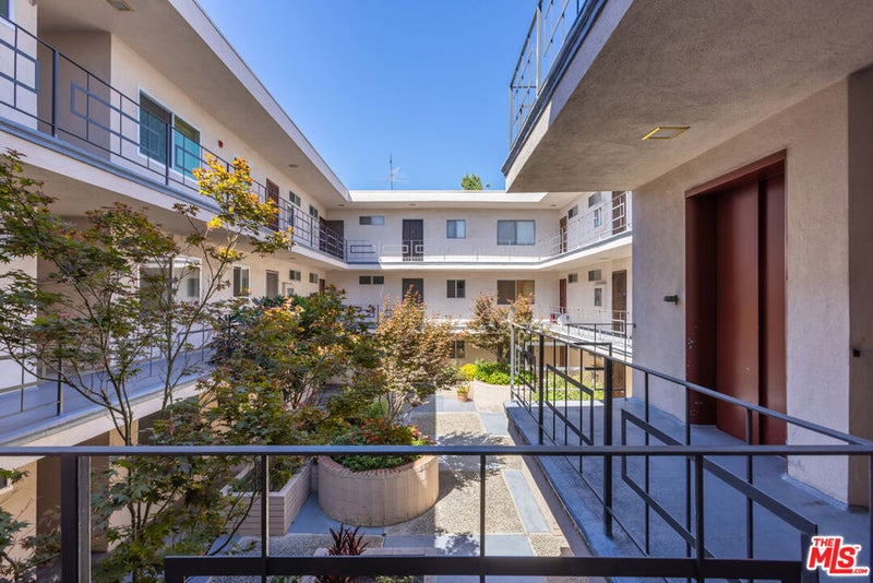 1955 Tamarind Avenue 2