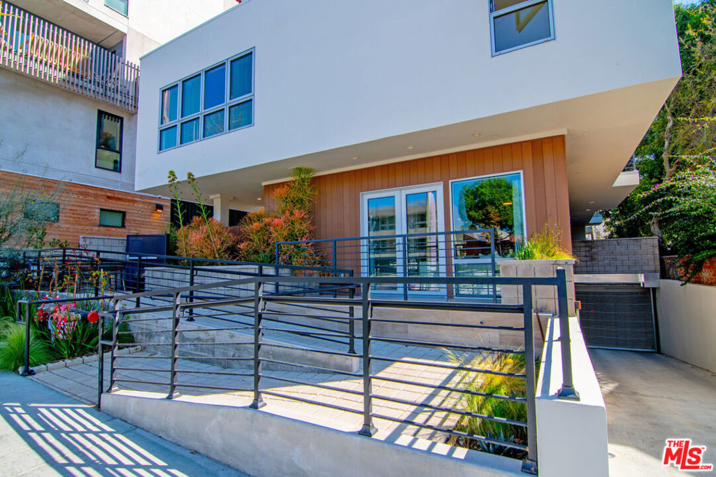 1236 N Fairfax Avenue 5