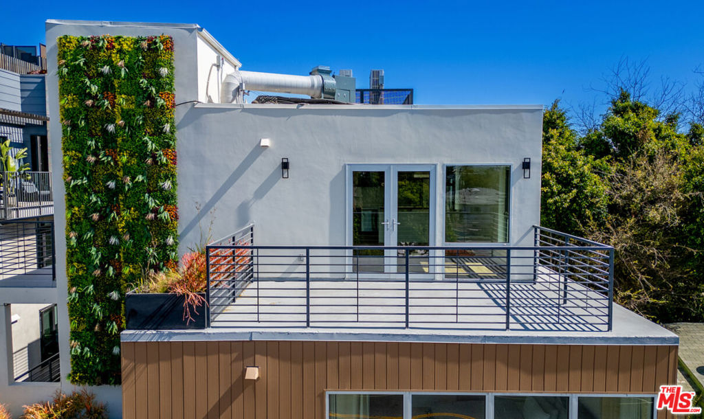 1236 N Fairfax Avenue 5