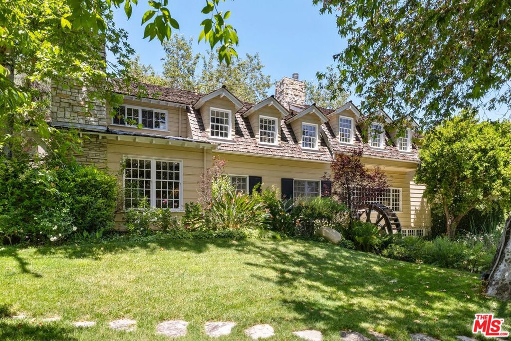 Properties 2 4535 Vanalden Avenue
