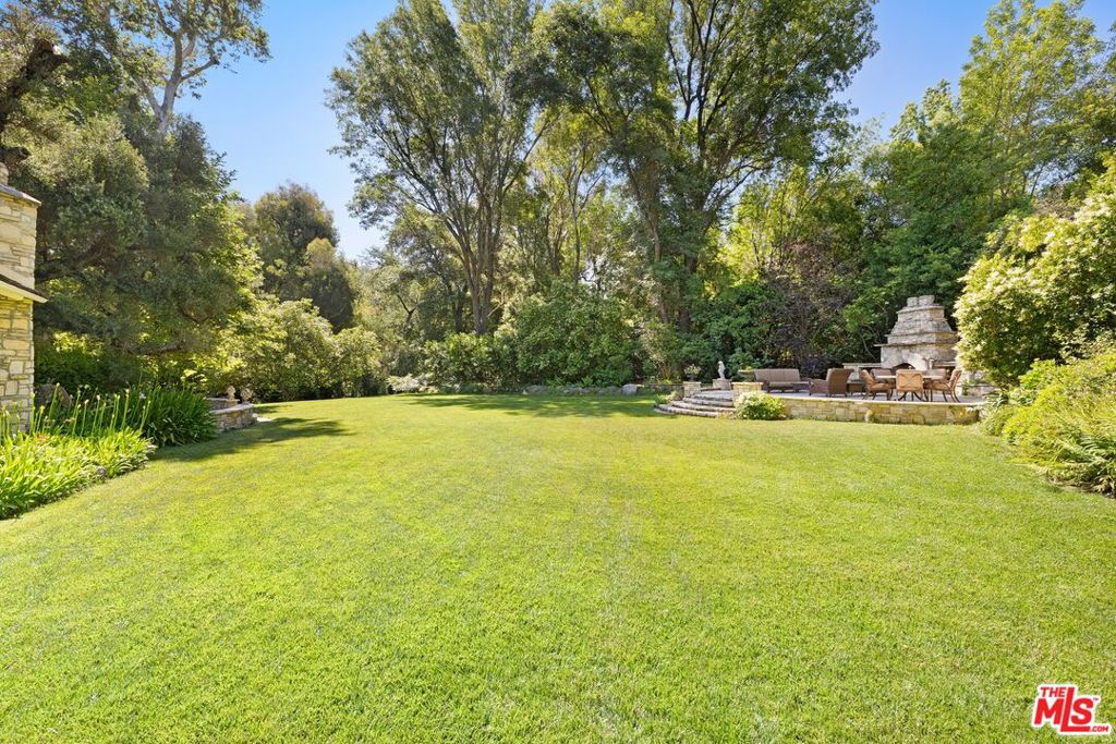 Properties 4 4535 Vanalden Avenue