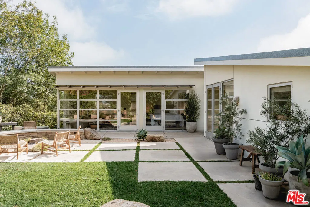 Santa Barbara, California 93105, United States, 3 Bedrooms Bedrooms, ,3 BathroomsBathrooms,Residential,Active,199520