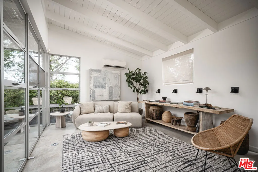 Santa Barbara, California 93105, United States, 3 Bedrooms Bedrooms, ,3 BathroomsBathrooms,Residential,Active,199520