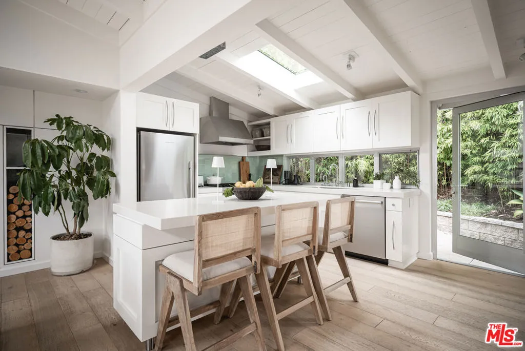 Santa Barbara, California 93105, United States, 3 Bedrooms Bedrooms, ,3 BathroomsBathrooms,Residential,Active,199520