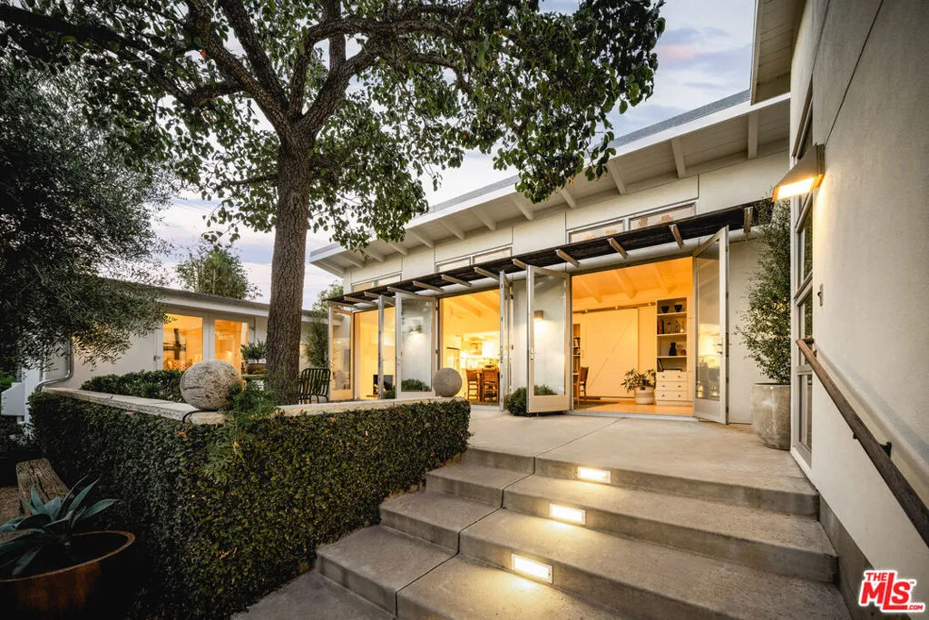 Santa Barbara, California 93105, United States, 3 Bedrooms Bedrooms, ,3 BathroomsBathrooms,Residential,Active,199520