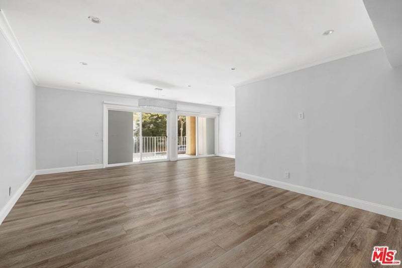 423 S Rexford Drive 106