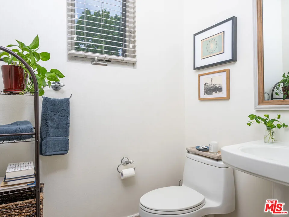 Los Angeles, California 90064, United States, 3 Bedrooms Bedrooms, ,3 BathroomsBathrooms,Residential,Active,236288