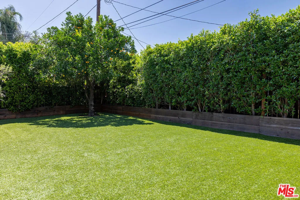 Tarzana, California 91335, United States, 3 Bedrooms Bedrooms, ,2 BathroomsBathrooms,Residential,Pending,144778